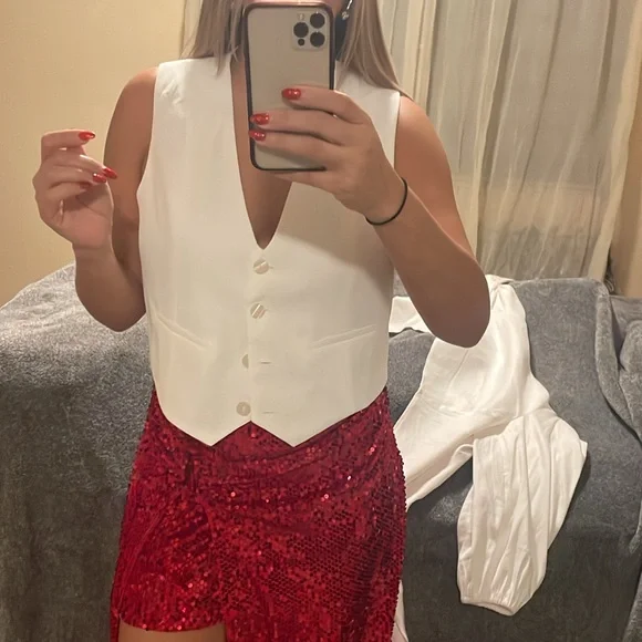 Elegant White Button-Up Vest - Picture 3 of 3